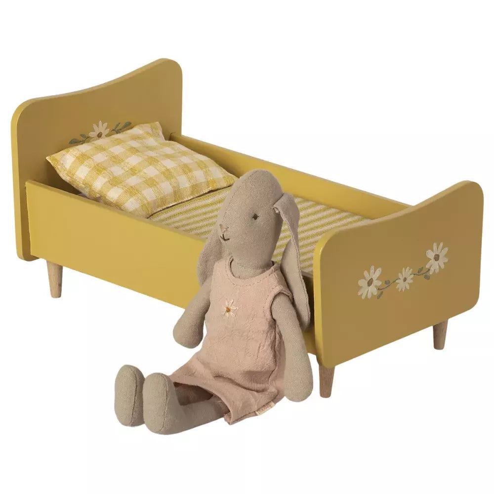 Letto in Legno Giallo Maileg con coniglietta