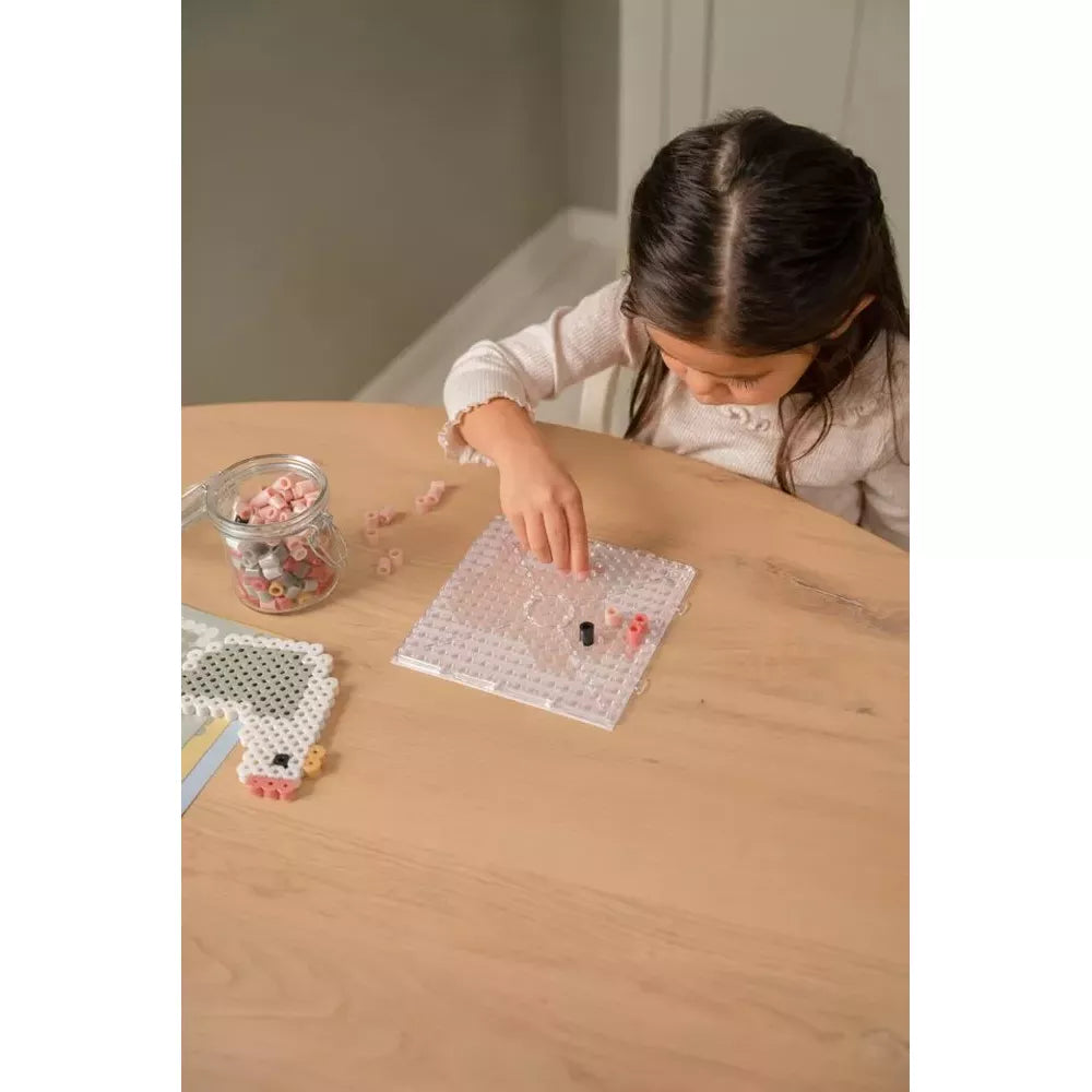 Perline da Stirare Little Dutch bambina che crea con le perline