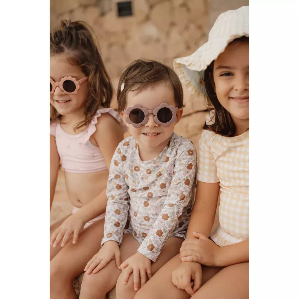 Esempio bambina con gli Occhiali da Sole Flower Mauve Little Dutch
