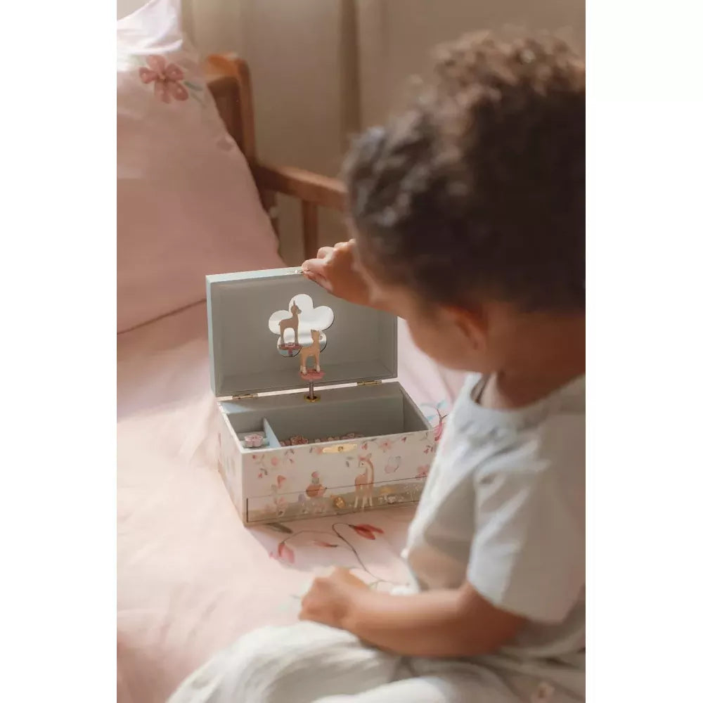 Bambina usa il Portagioie Musicale Cerbiatto Little Dutch