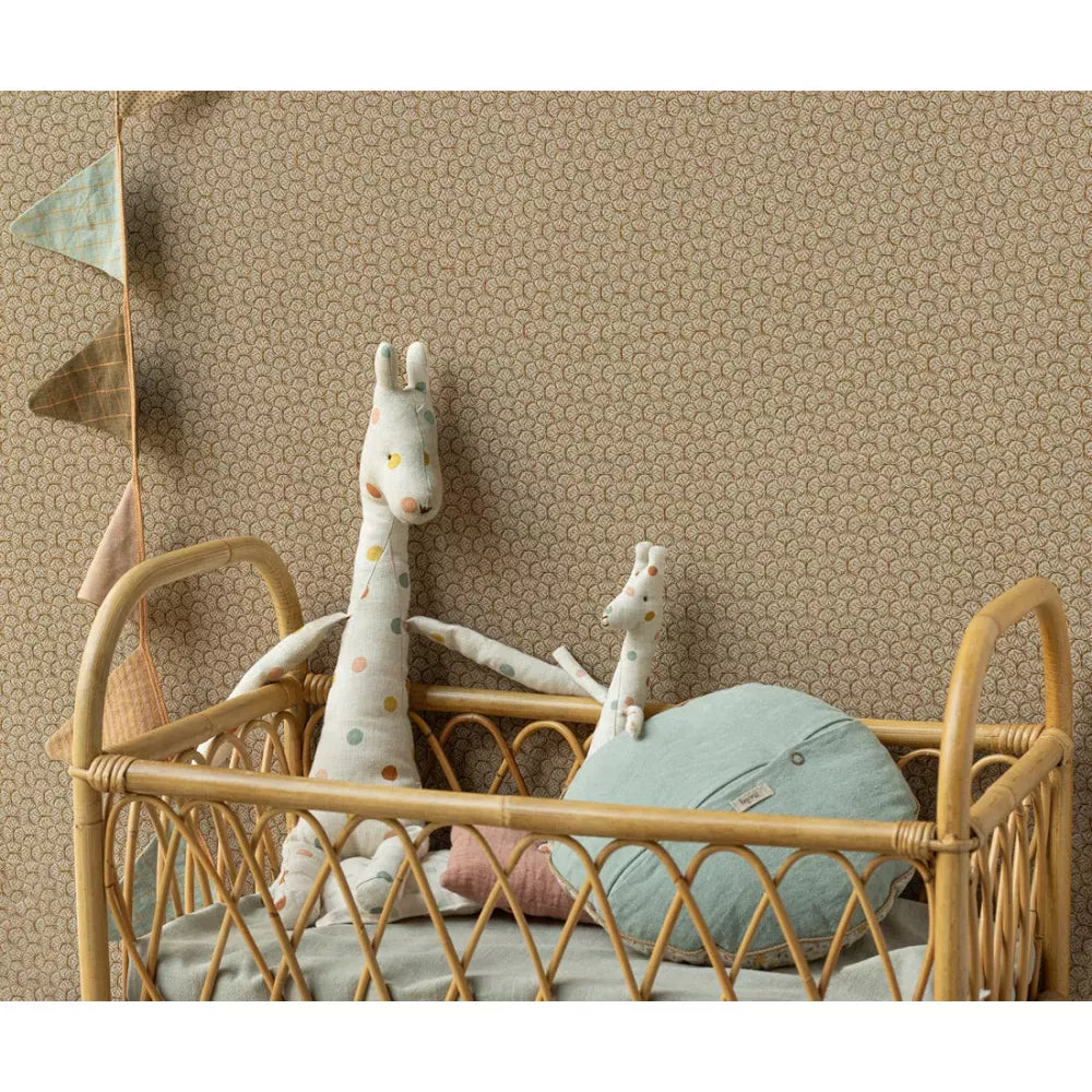 Peluche Giraffa Mini a Pois Maileg insieme al Peluche Medio