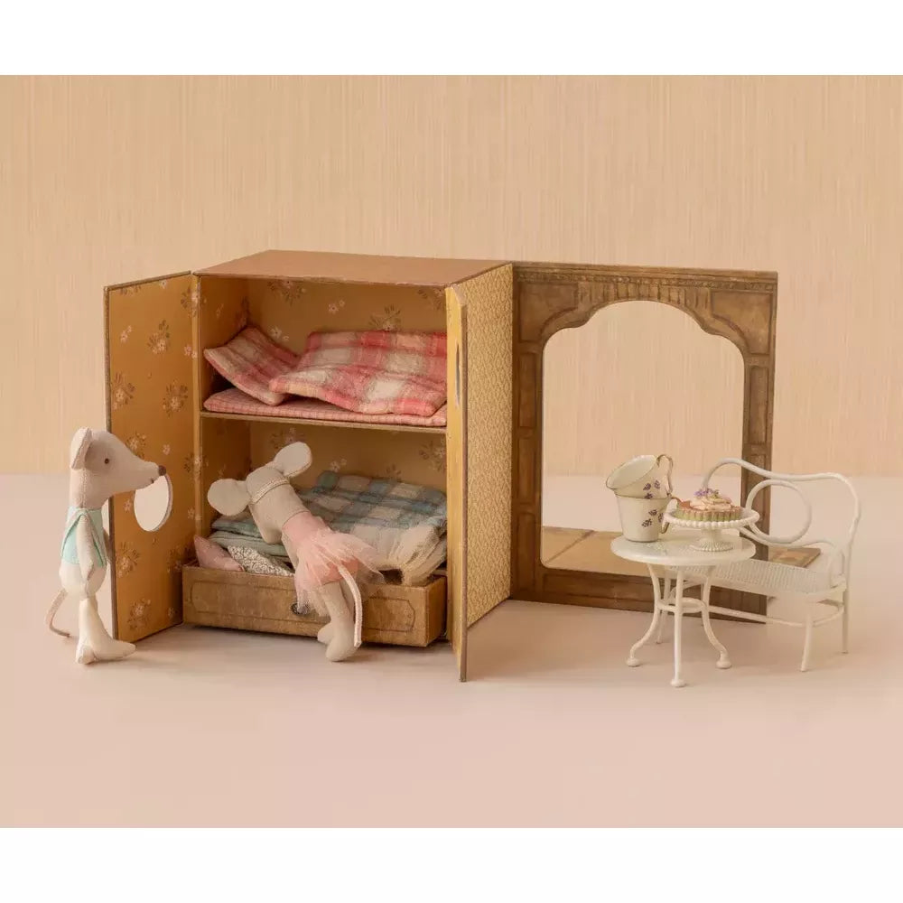 Esempio Scuola di Ballo con Topolini Maileg lato con lettini