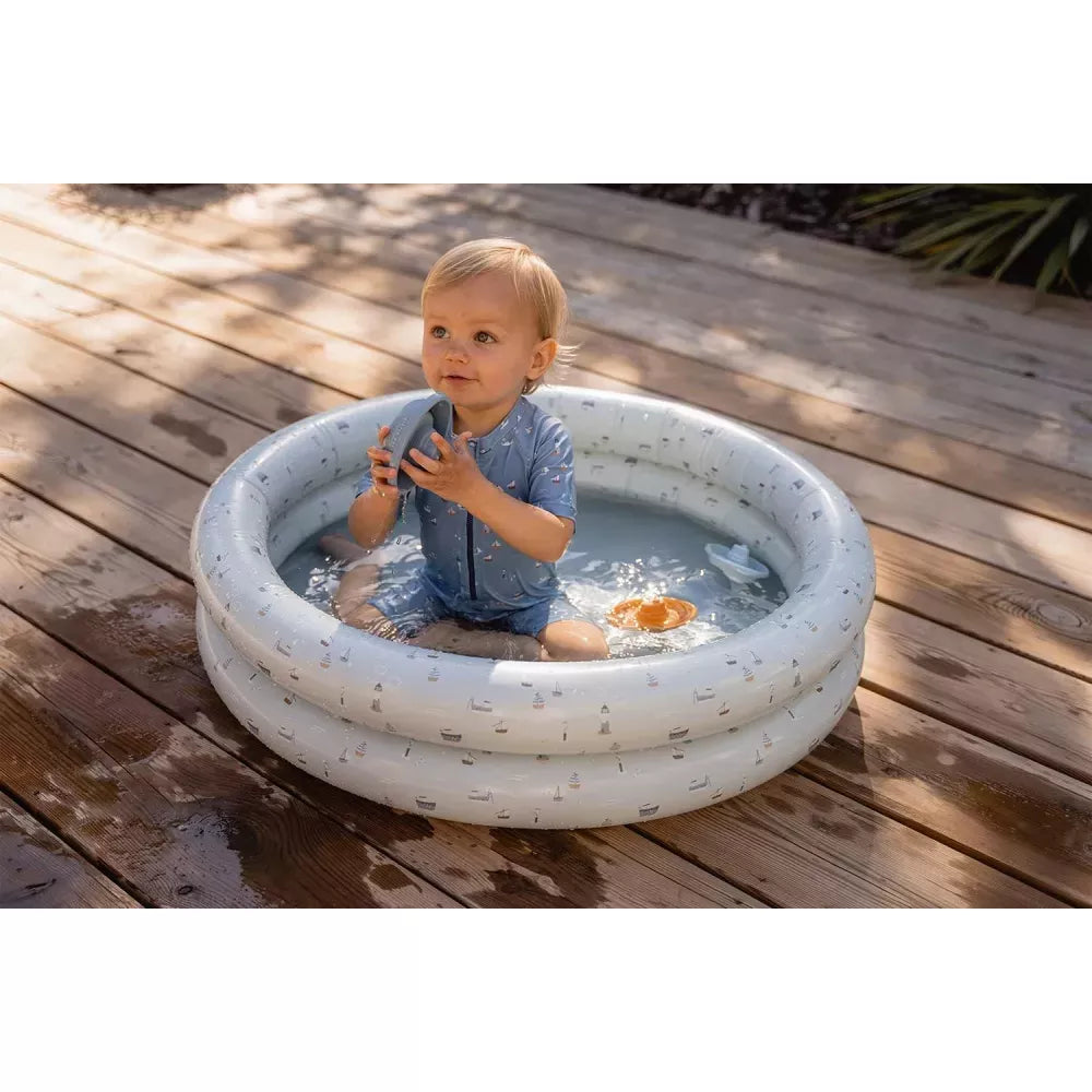 Bambino nella Piscina Gonfiabile Little Dutch 80 cm Sailors Bay