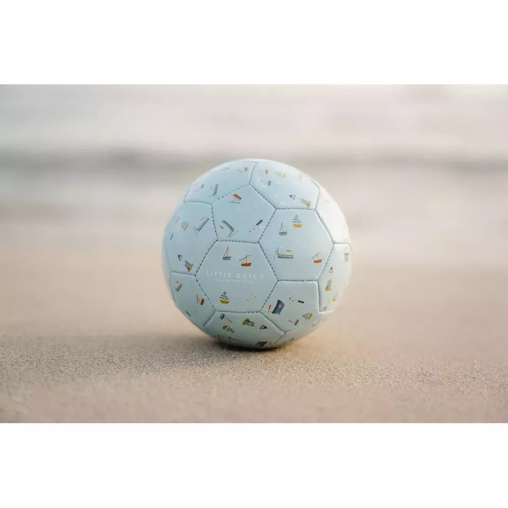 Pallina Little Dutch Azzurra sulla sabbia