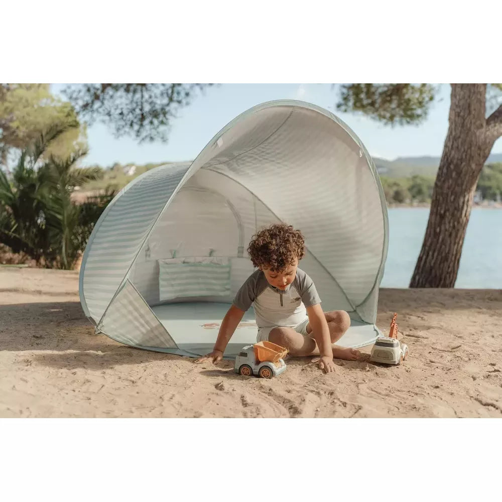 Bambino gioca nella Tenda da Spiaggia Little Dutch Fresh Greens