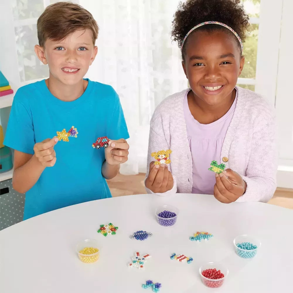 Set Perline Luccicanti Aquabeads bambini che giocano