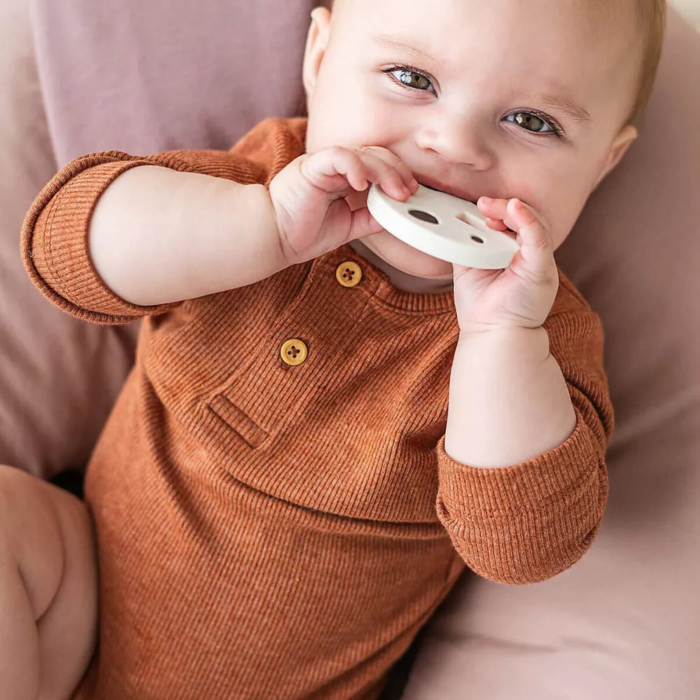 Bambino morde il Massaggiagengive a Incastro Done by Deer