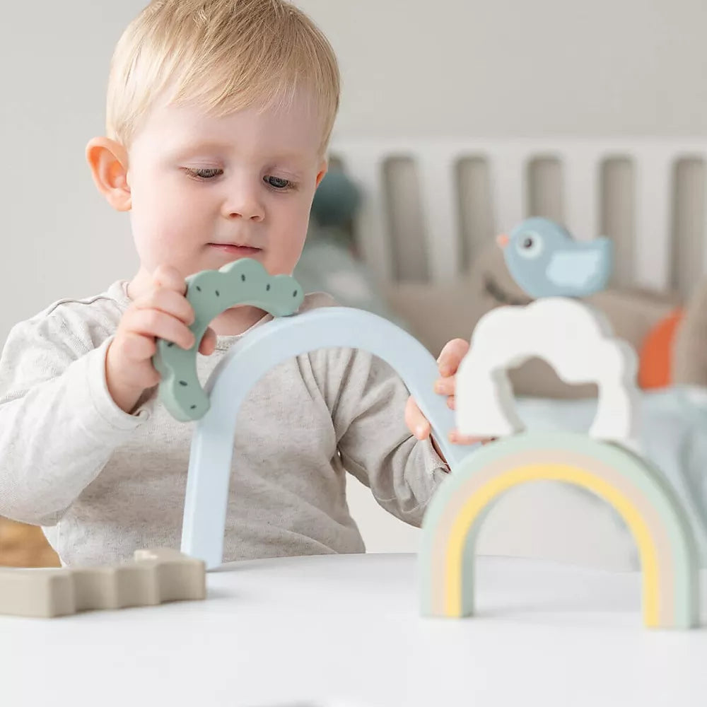 Bambino gioca con il Tunnel Impilabile Birdee Done by Deer