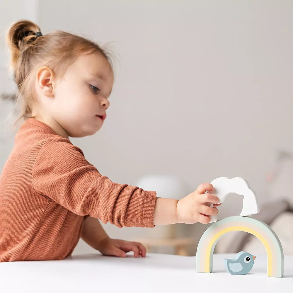 Bambina gioca con il Tunnel Impilabile Birdee Done by Deer