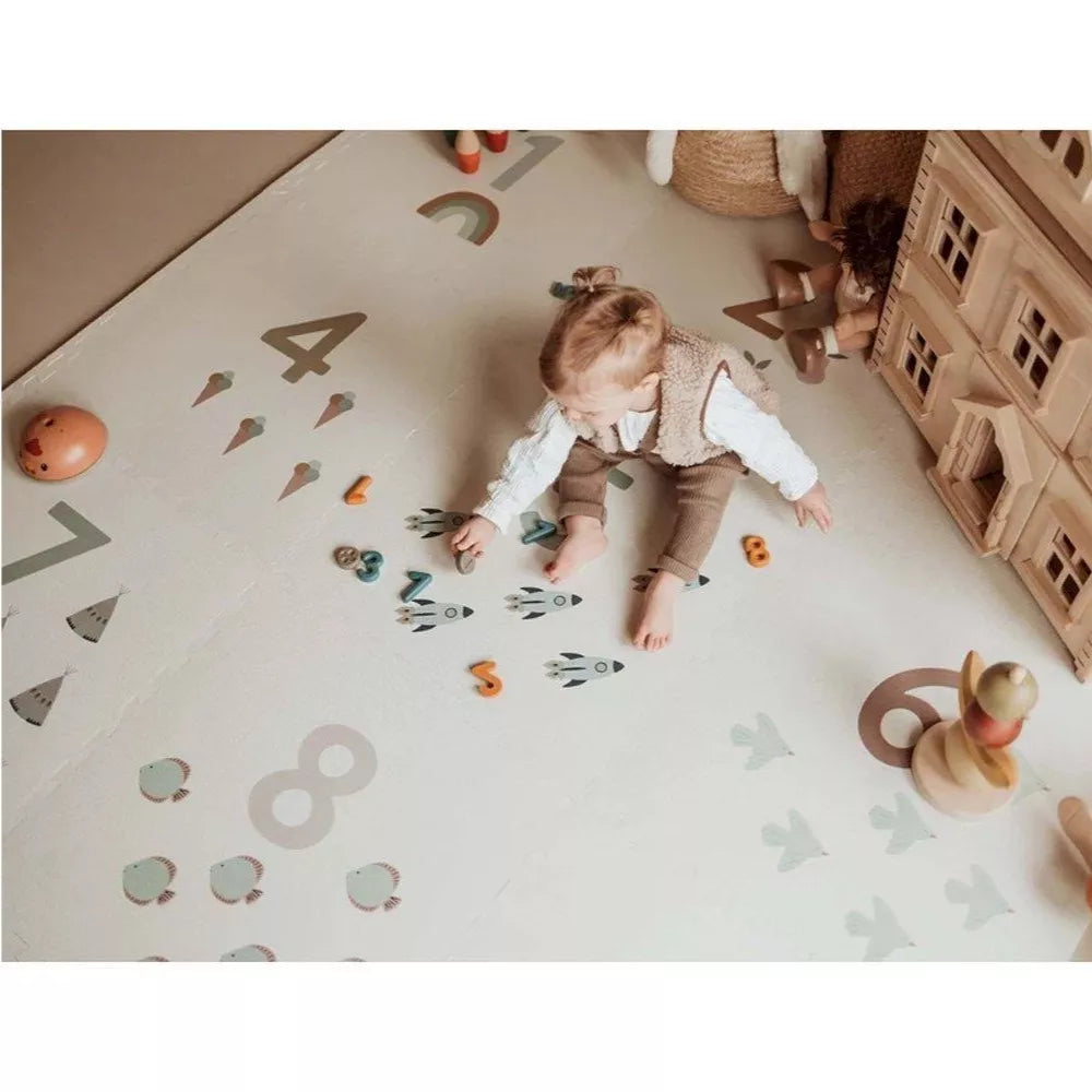 Tappeto Puzzle Eevaa Play&Go 180x180 Numeri con bambina che gioca