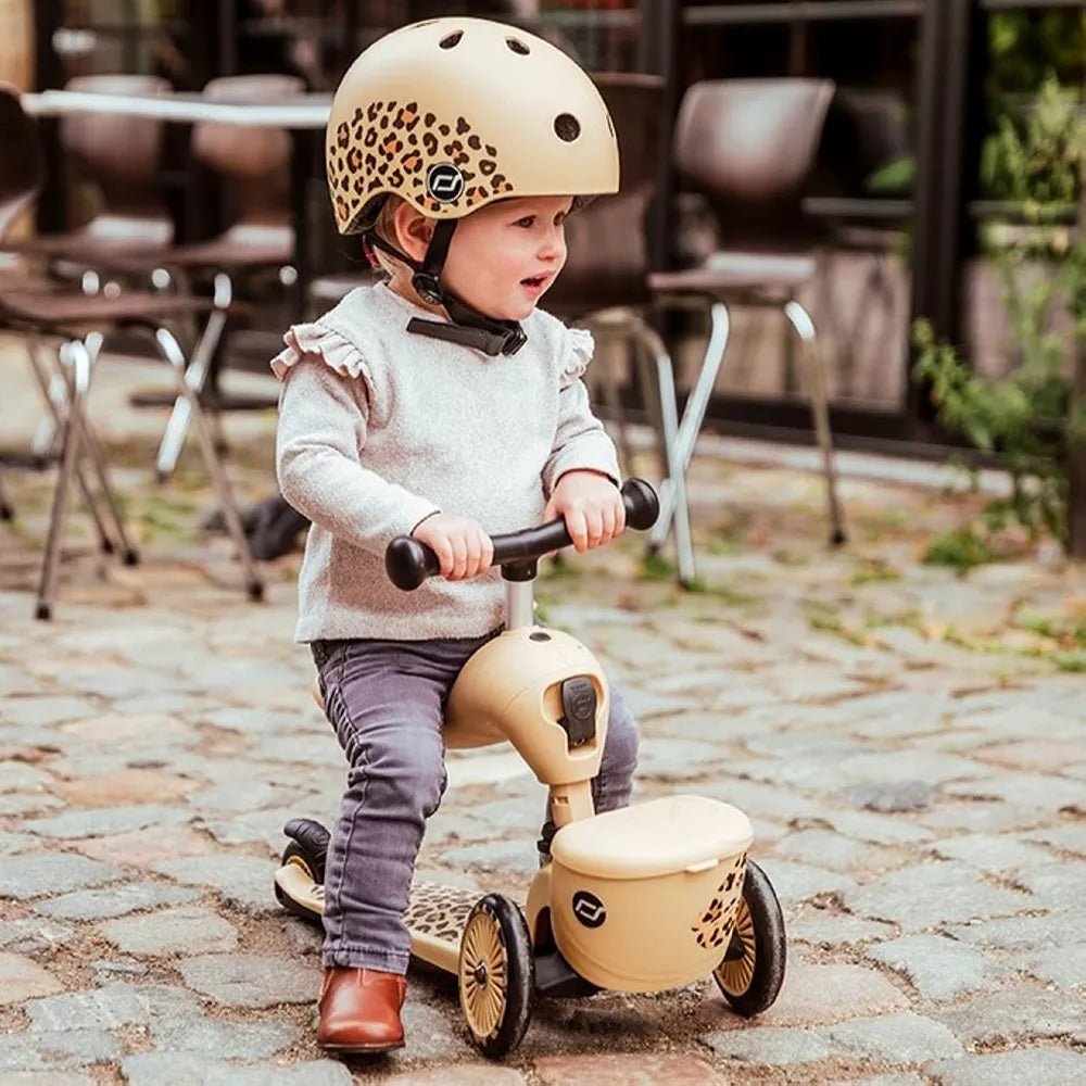 Monopattino Highwaykick 1 Lifestyle Scoot and Ride Leopard con bambina