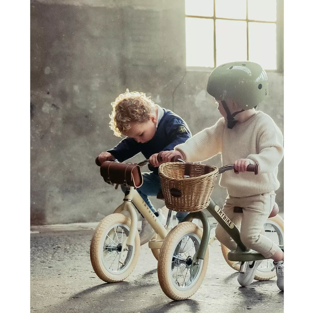 Bambini usano le Balance Bike Vintage Trybike