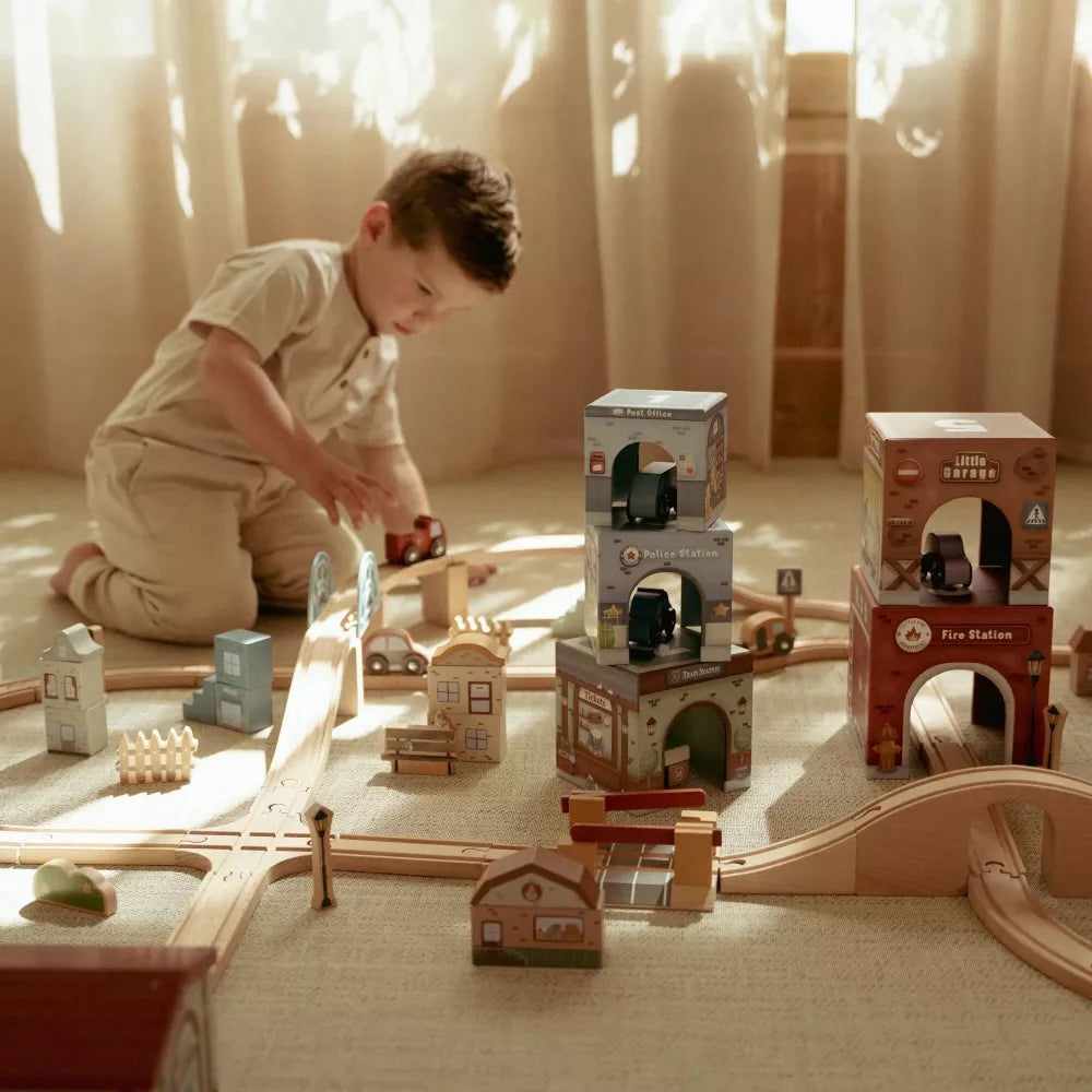 Esempio Cubi Impilabili con Veicoli Little Dutch con la pista del treno