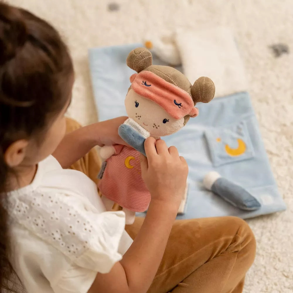 Bambina gioca con il Playset Nanna Little Dutch