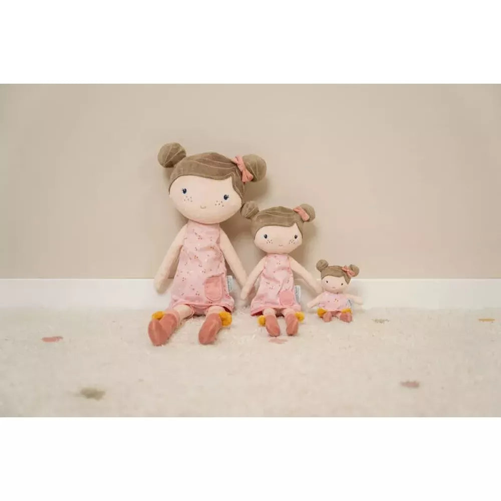 Bambola Rosa Little Dutch 50 cm insieme alle bambole più piccole