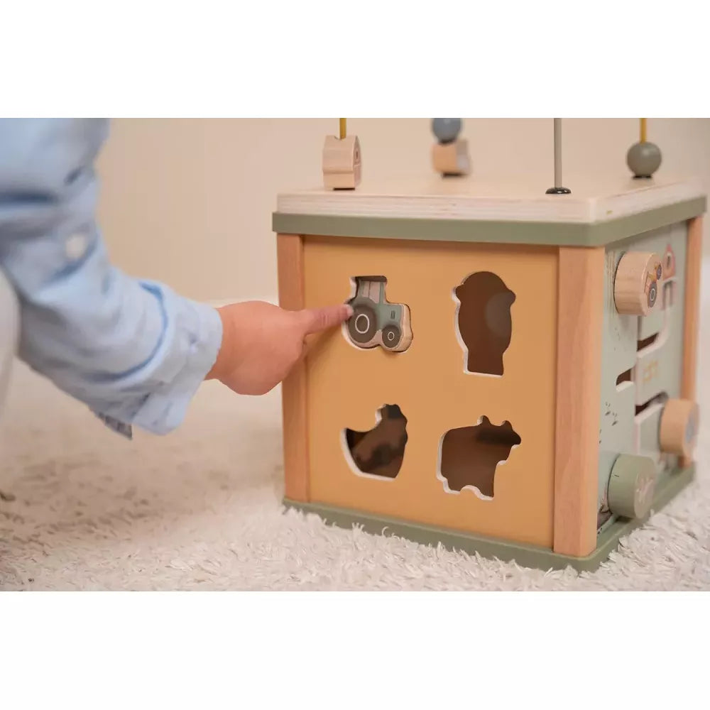 Incastro delle forme nel Cubo Multiattività Little Dutch Little Farm