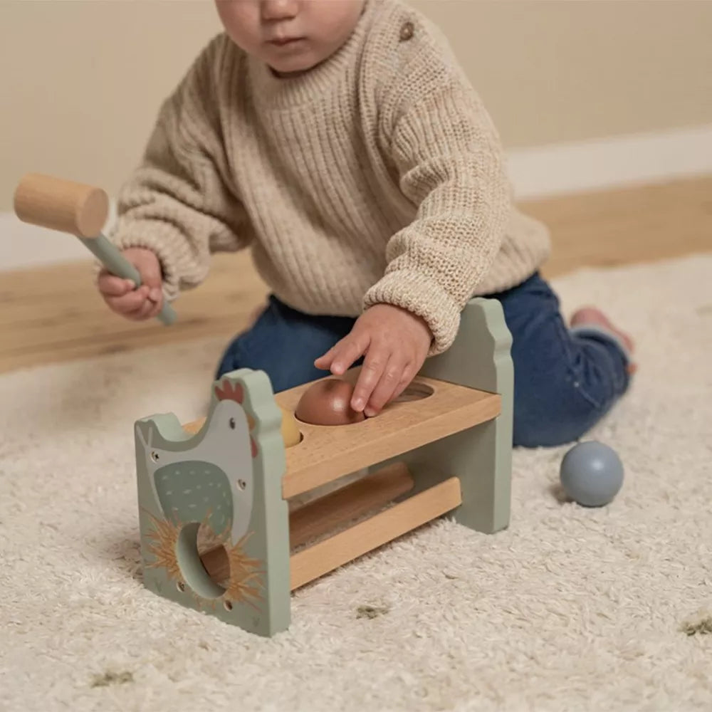 Bambino gioca con il Batti Batti Little Dutch Little Farm
