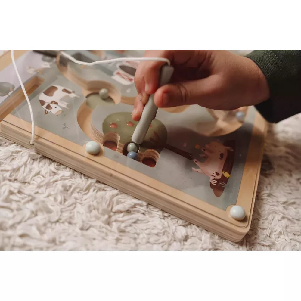 Labirinto Magnetico Little Dutch Little Farm dettaglio penna che prende le palline