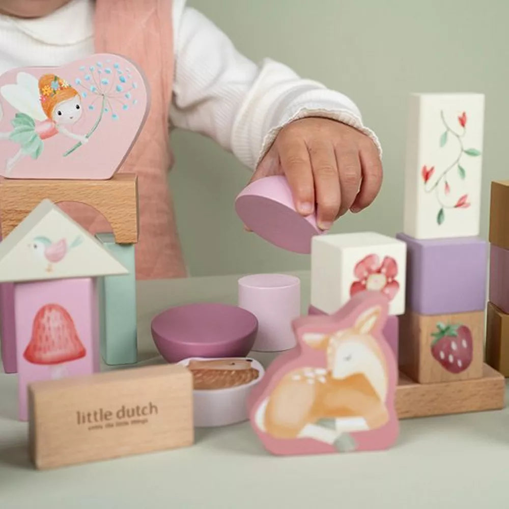 Bambina impila le Costruzioni Little Dutch Fairy Garden