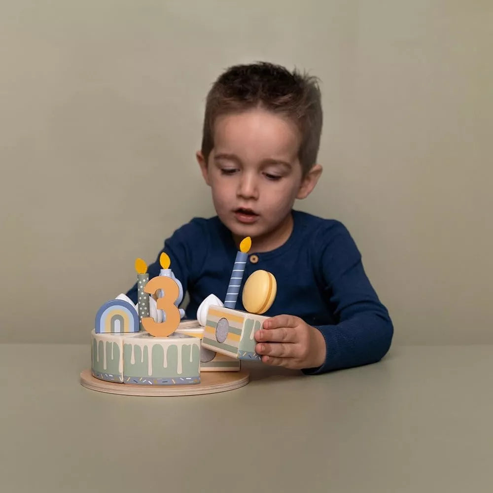Bambino gioca con la Torta di Compleanno Blu Little Dutch