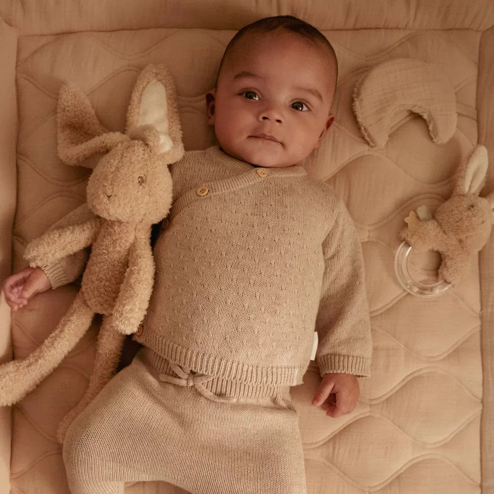 Bambino con il Peluche Coniglio Little Dutch 32 cm