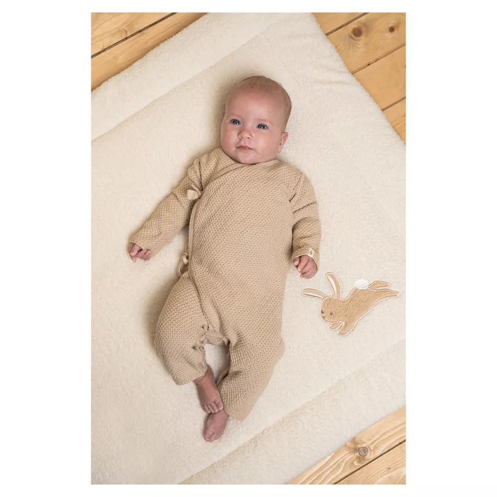 Bambino sdraiato sul Tappeto Gioco Little Dutch Baby Bunny