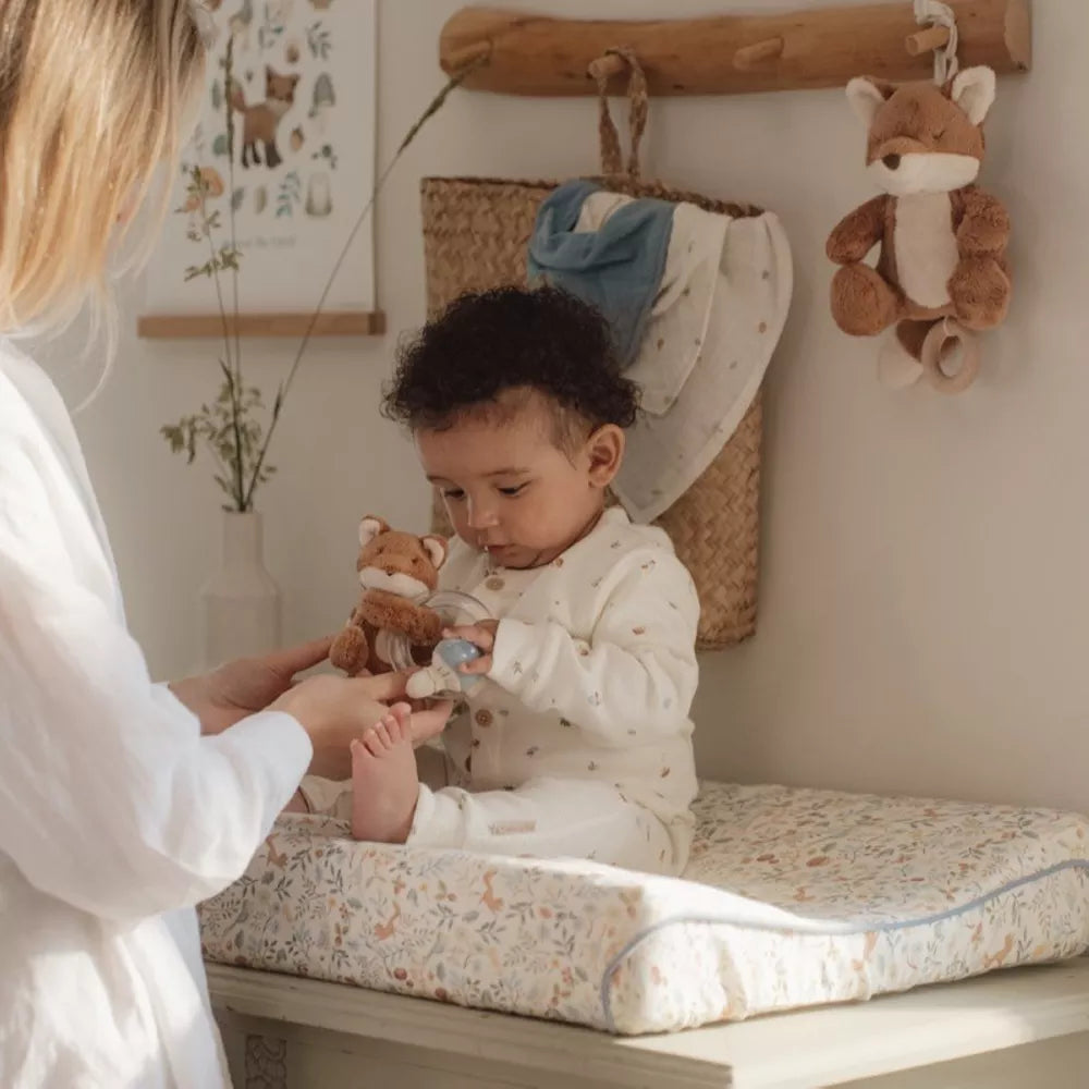 Bambino gioca con il Sonaglio Volpe Little Dutch