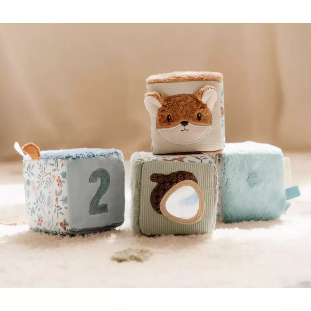 Cubi Morbidi Little Dutch Forest Friends sul tappeto