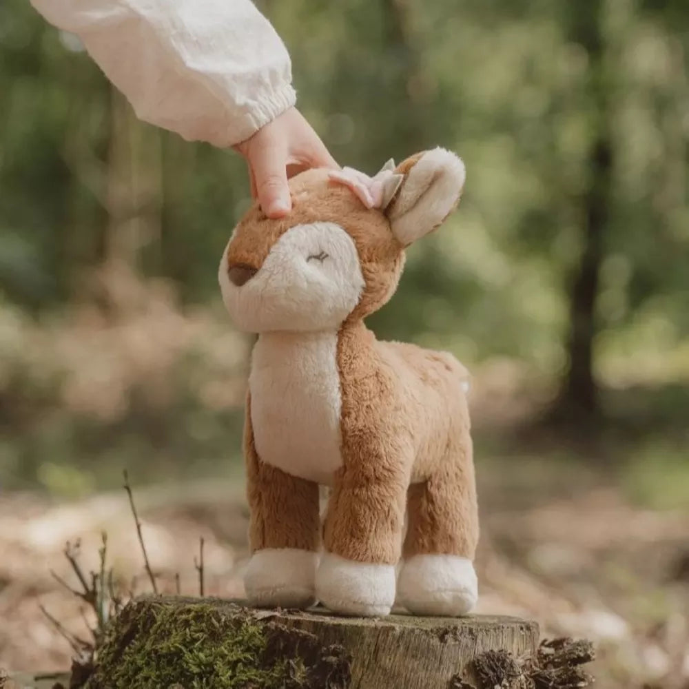 Peluche Cerbiatto Little Dutch nella natura