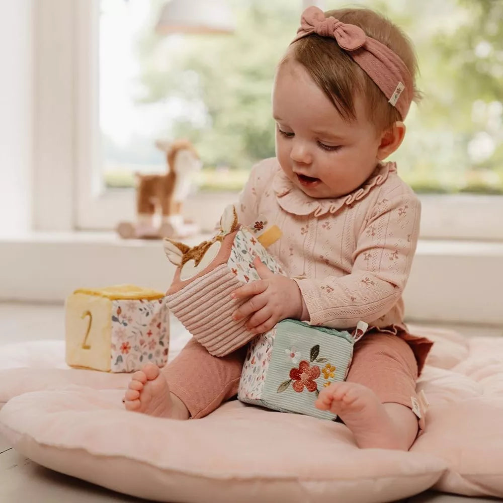 Cubi Morbidi Little Dutch Fairy Garden bambina che gioca