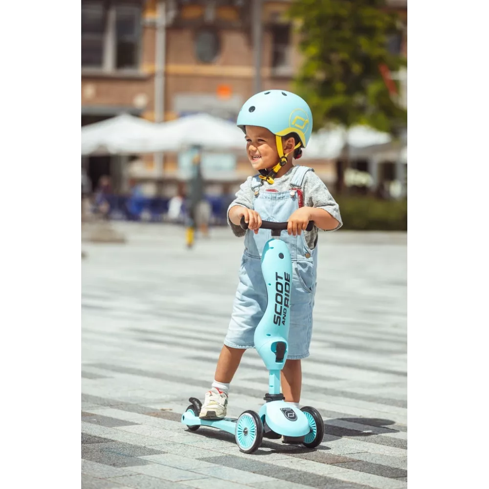 Bambino sul Monopattino Trasformabile Highwaykick 1 Scoot and Ride