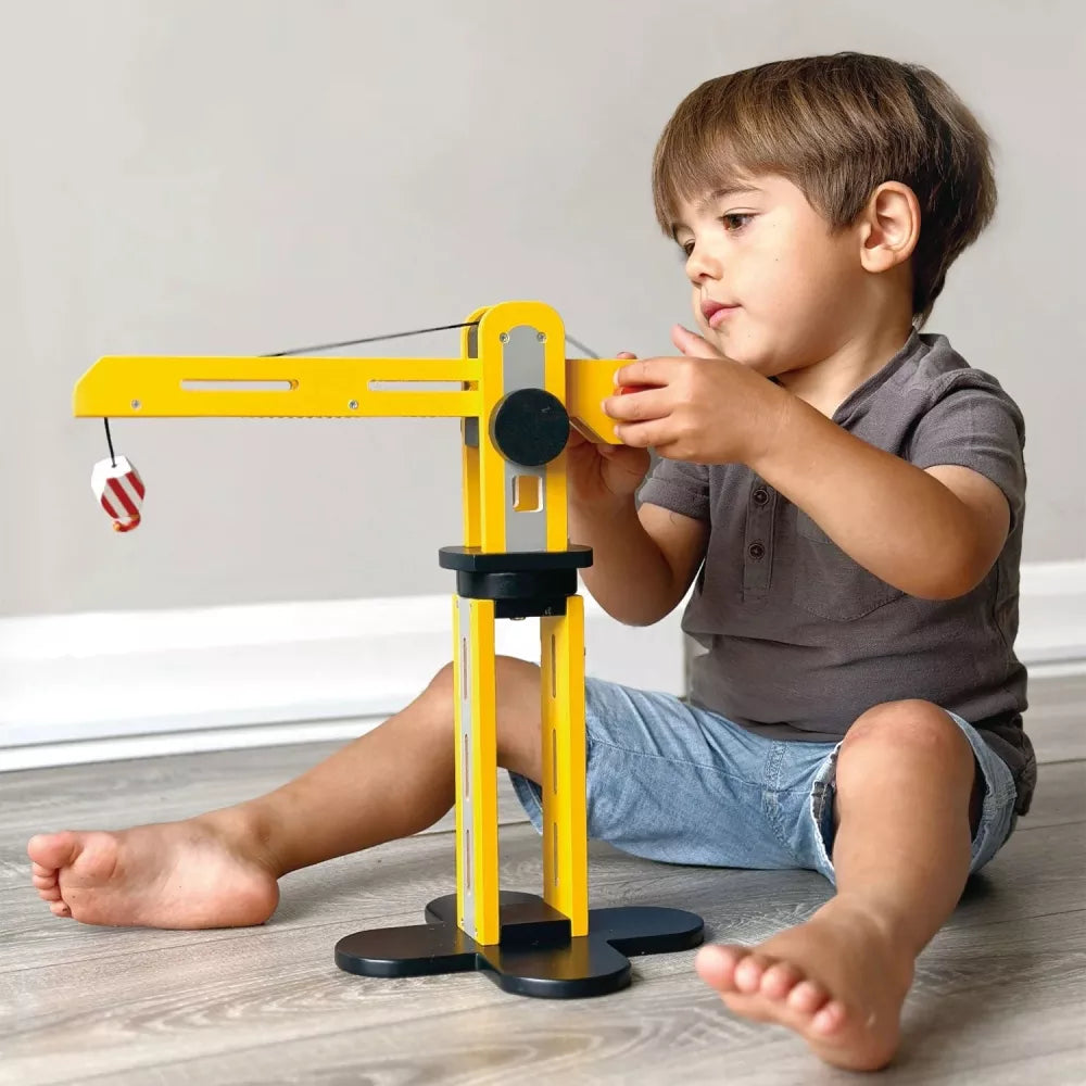 Bambino Gioca con la Grande Gru Gialla Mentari