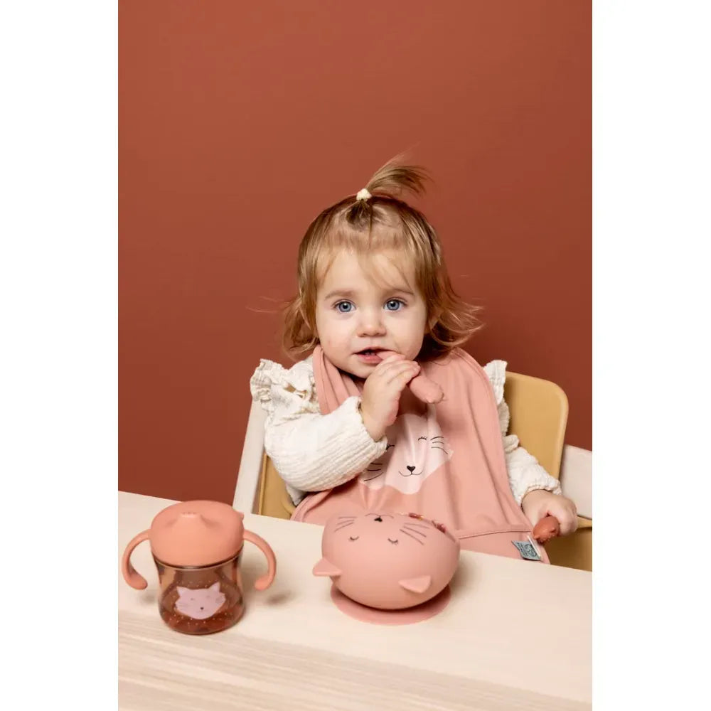 Set Cucchiai d'Apprendimento Trixie Mrs. Cat con bambina a tavola