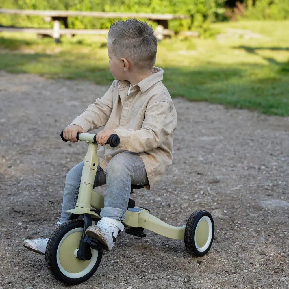 Bambino sul Triciclo Lio Trasformabile Topmark Pistacchio