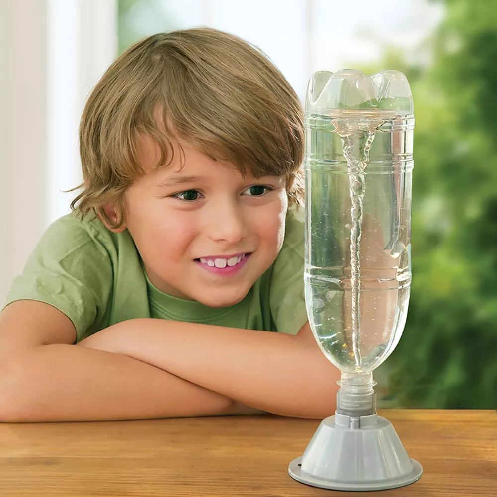 Bambino gioca con il Generatore di Tornado 4M