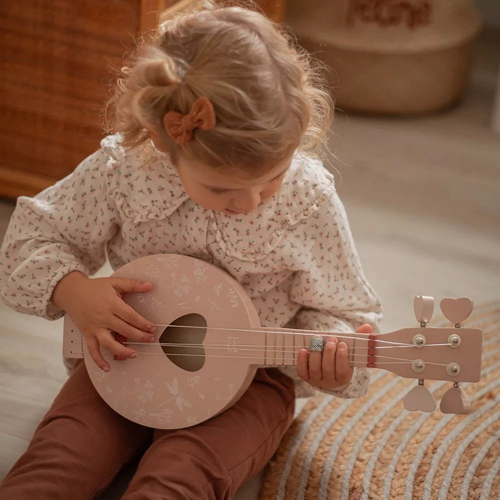 Bambina suona il Banjo in Legno per Bambini Label Label rosa