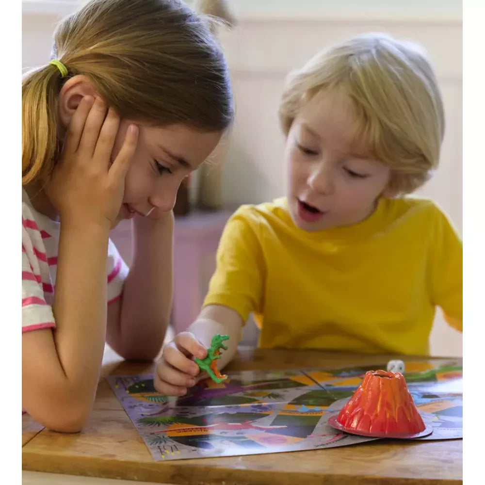 Bambini giocano con il Kit STEM Il Mondo dei Dinosauri 4M
