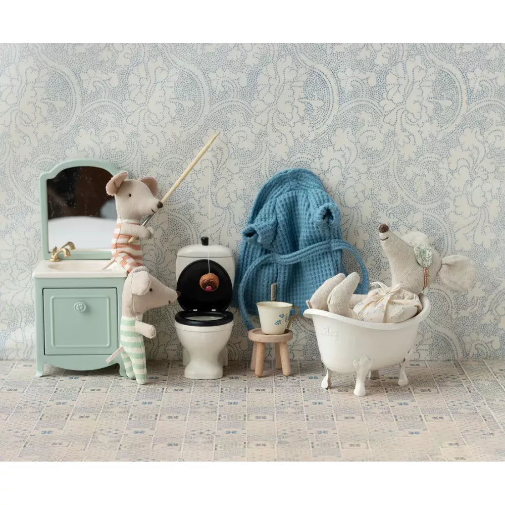 Diorama realizzato con la Toilette Bianca Topo Maileg