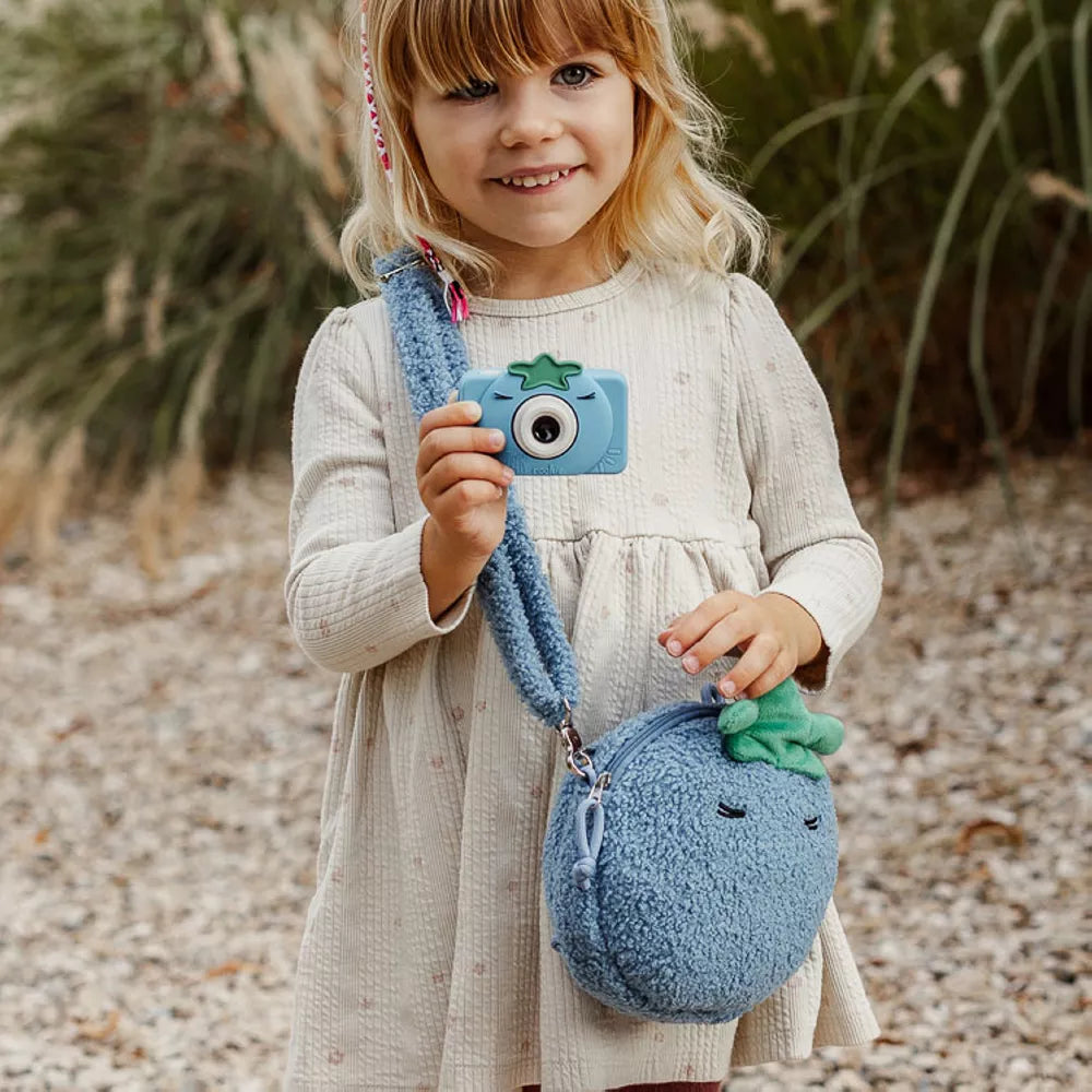 Bambina usa la Borsa Cheeky Fruits Hoppstar Blubelle