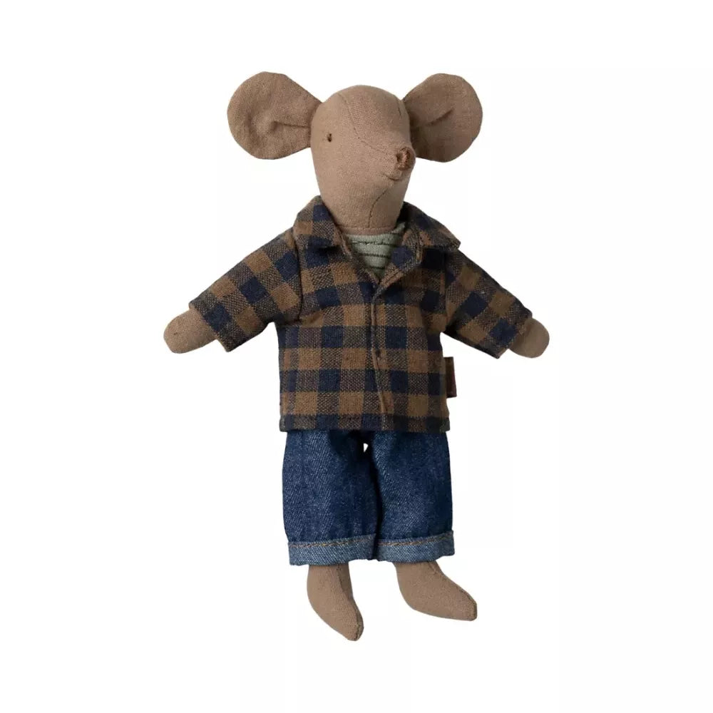 Set Camicia a Quadri Marrone per Papà Topo Maileg indossato