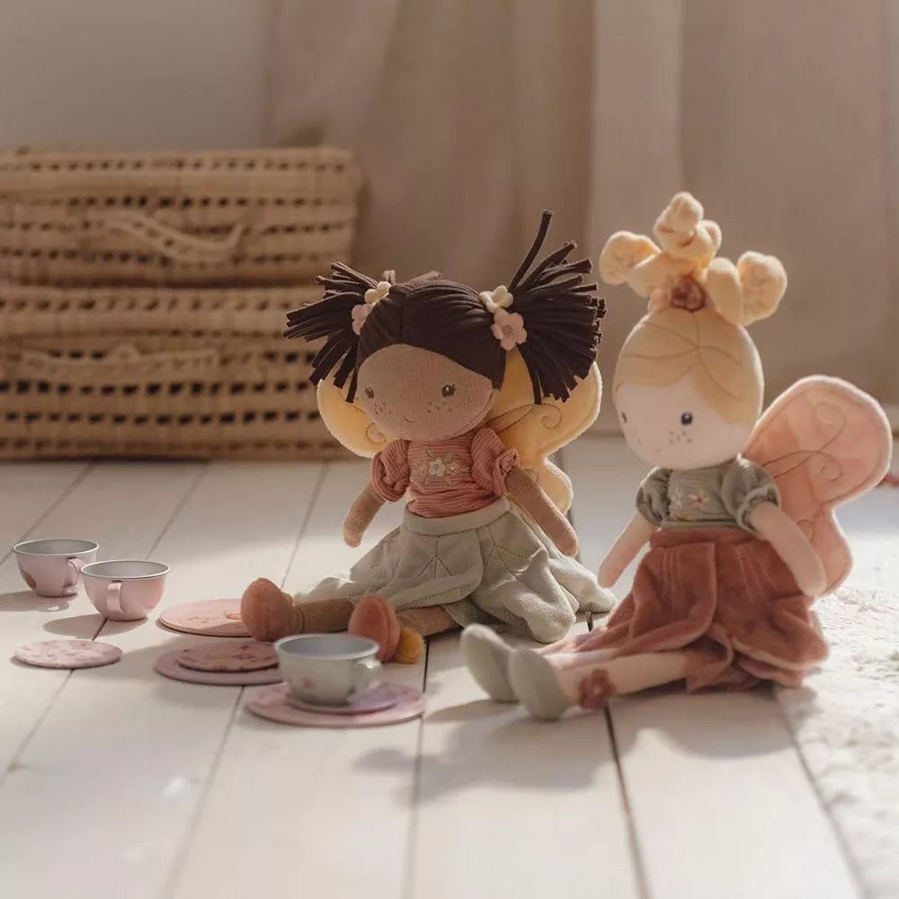 Bamboline in posa con il Set da Té Little Dutch Fairy Garden