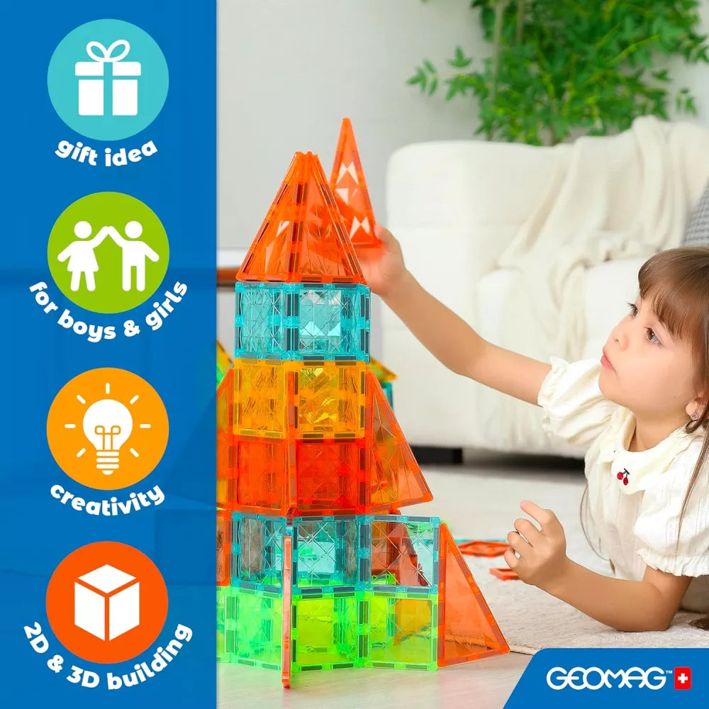 Bambina gioca con il Set 16 Tessere Magnetic Tiles Geomag