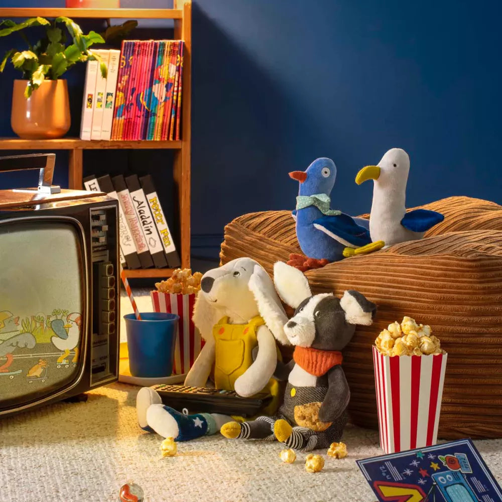 Peluche Cane Puce Moulin Roty insieme agli altri personaggi