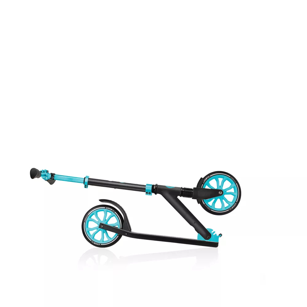 Monopattino NL205 Globber Nero e Verde Acqua chiuso