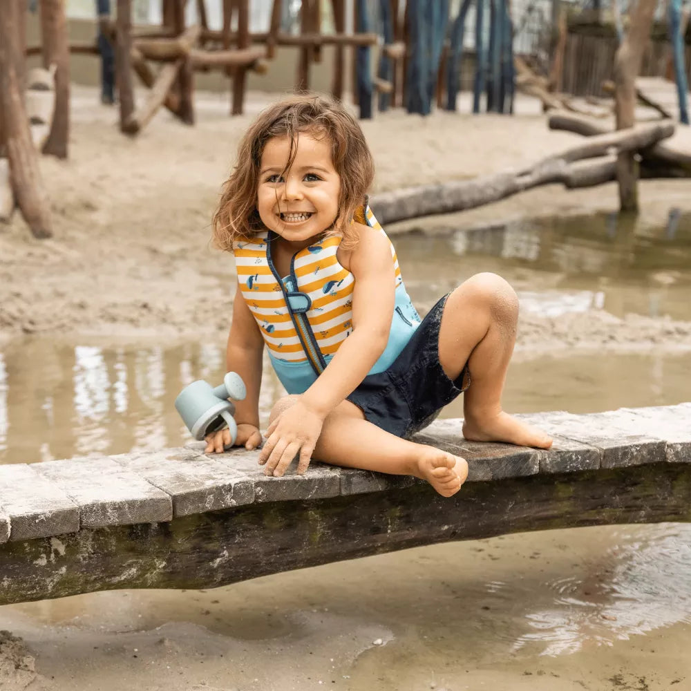 Bambina con Giubbotto Salvagente Swim Essentials Balena