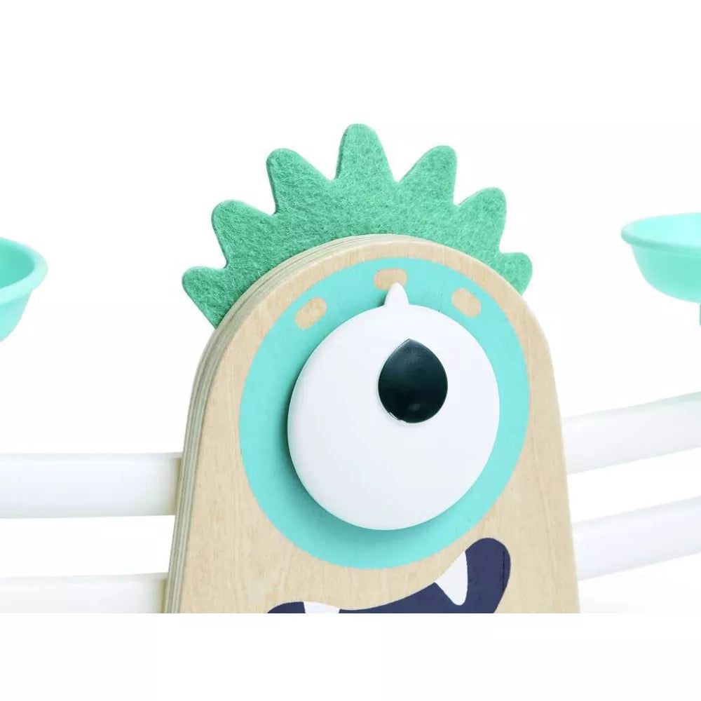 Dettaglio della Bilancia Matematica con Mostri Hape