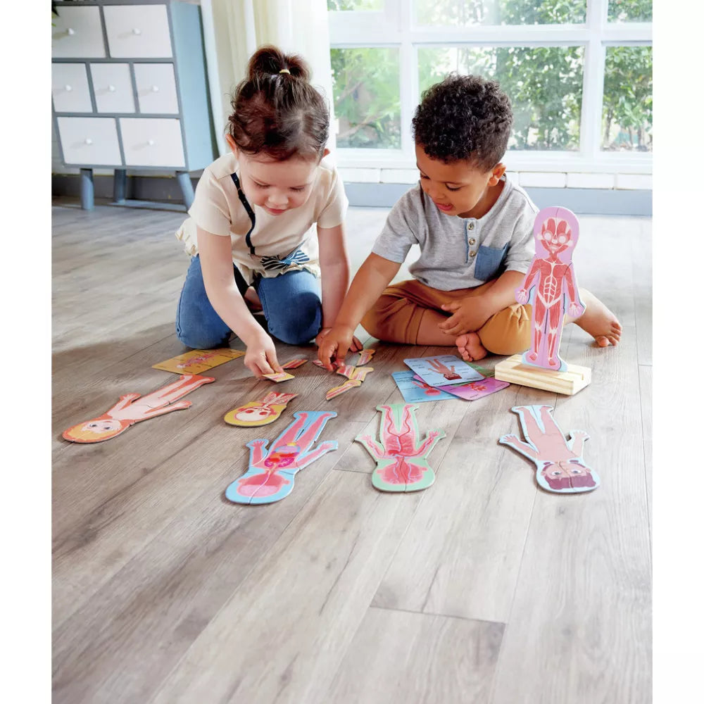 Bambini giocano con il Puzzle Magnetico del Corpo Umano Hape