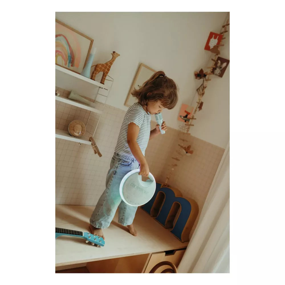 Bambina canta con il Karaoke per Bambini  Portatile Kidywolf