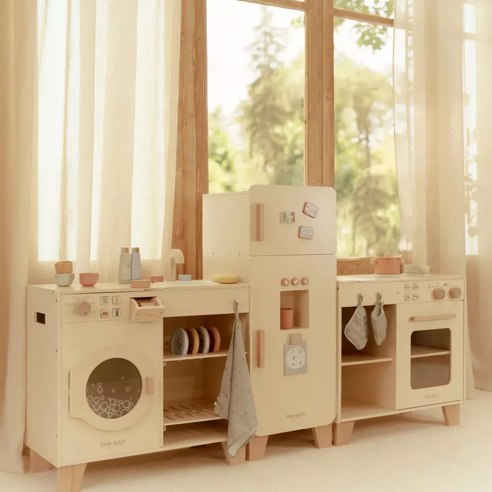 Esempio Cucina in Legno Little Dutch Limited Edition con Frigorifero e Lavatrice