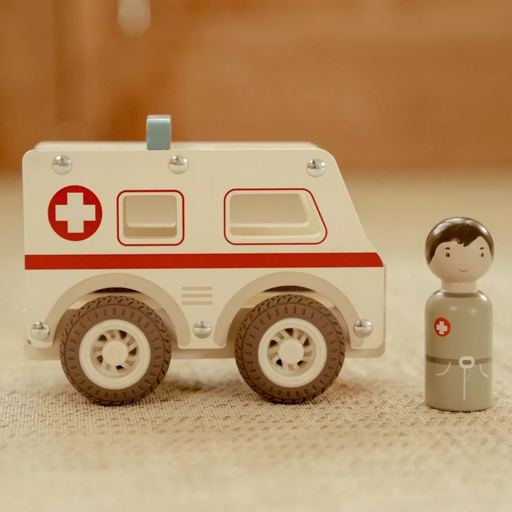 Ambulanza in Legno Little Dutch con personaggio a fianco